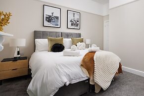 Luxurious 4 Bed House - Sleeps 8