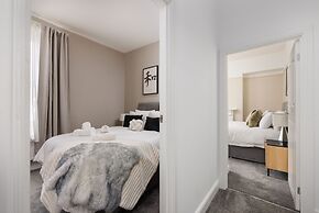 Luxurious 4 Bed House - Sleeps 8