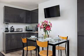 Luxurious 4 Bed House - Sleeps 8