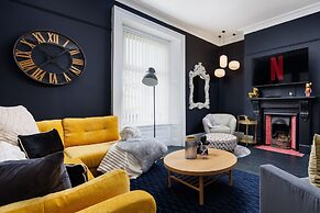 Luxurious 4 Bed House - Sleeps 8