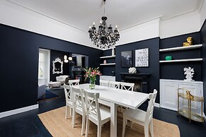 Luxurious 4 Bed House - Sleeps 8