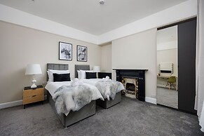 Luxurious 4 Bed House - Sleeps 8