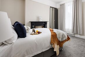 Luxurious 4 Bed House - Sleeps 8