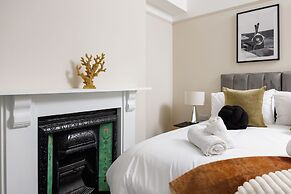 Luxurious 4 Bed House - Sleeps 8