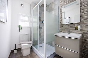 Luxurious 4 Bed House - Sleeps 8