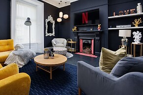 Luxurious 4 Bed House - Sleeps 8