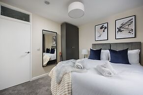 Luxurious 4 Bed House - Sleeps 8