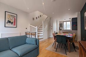 Adelphi Townhouse Contemporary 2 Bed 1 Bath 1 WC