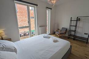 Adelphi Townhouse Contemporary 2 Bed 1 Bath 1 WC