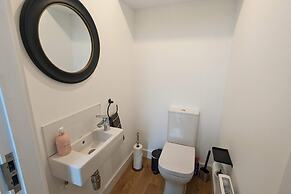 Adelphi Townhouse Contemporary 2 Bed 1 Bath 1 WC
