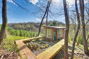 Peaceful Guntersville Cabin: Fire Pit, Near Lake!