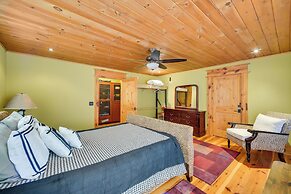 Luxurious Lakefront Paradise in Scottsboro w/ Dock