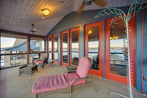 Luxurious Lakefront Paradise in Scottsboro w/ Dock