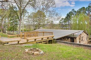 Quiet Guntersville Cottage Near Lake: Boat Parking