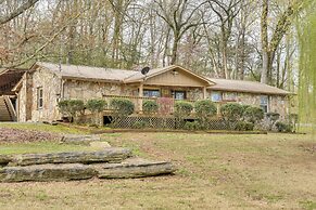 Quiet Guntersville Cottage Near Lake: Boat Parking