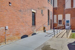 Step-free Cashton Apartment: Steps to Downtown!