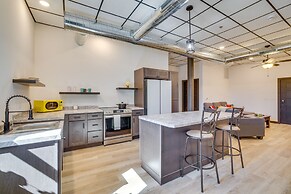 Step-free Cashton Apartment: Steps to Downtown!