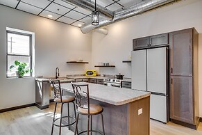 Step-free Cashton Apartment: Steps to Downtown!