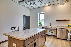Step-free Cashton Apartment: Steps to Downtown!