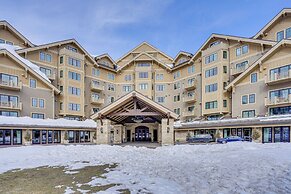 Luxe Ski-out Park City Condo w/ Mtn Views