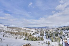 Luxe Ski-out Park City Condo w/ Mtn Views
