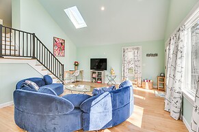 Cozy Rhode Island Retreat w/ Yard, Near Beaches!