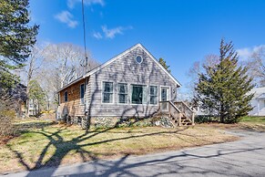 Cozy Rhode Island Retreat w/ Yard, Near Beaches!