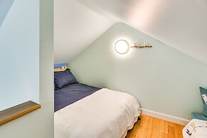 Cozy Rhode Island Retreat w/ Yard, Near Beaches!