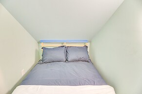 Cozy Rhode Island Retreat w/ Yard, Near Beaches!