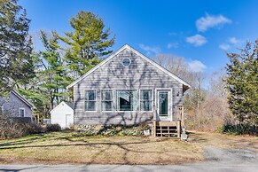 Cozy Rhode Island Retreat w/ Yard, Near Beaches!