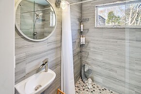 Cozy Rhode Island Retreat w/ Yard, Near Beaches!