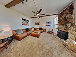 Spacious Slopeside Location by RedAwning