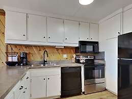 Spacious Slopeside Location by RedAwning