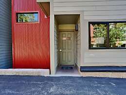 Spacious Slopeside Location by RedAwning