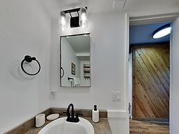 Spacious Slopeside Location by RedAwning