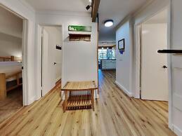 Spacious Slopeside Location by RedAwning