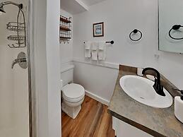 Spacious Slopeside Location by RedAwning