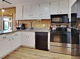 Spacious Slopeside Location by RedAwning