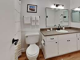 Spacious Slopeside Location by RedAwning