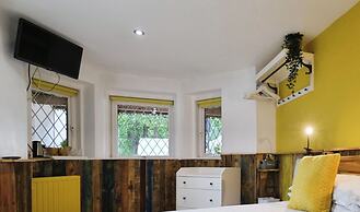 Rowcroft Lodge