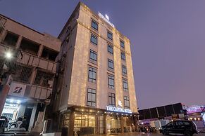 Monday Hotels - Swarna's The Capital
