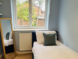 Charming 3-bed House in Levenshulme, Manchester