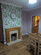 2 Bed House - Garden & Excellent Wifi