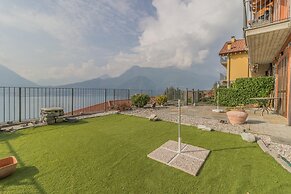 Golden View Apartment