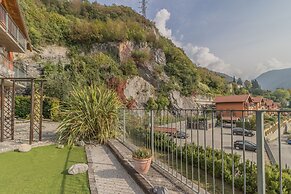 Golden View Apartment