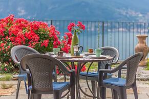 Golden View Apartment