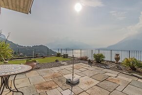 Golden View Apartment