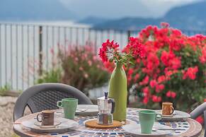 Golden View Apartment