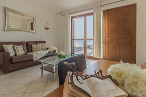 Golden View Apartment