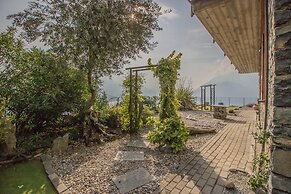 Golden View Apartment